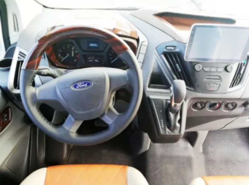 Новый Ford B-Турсейн с центральной осью