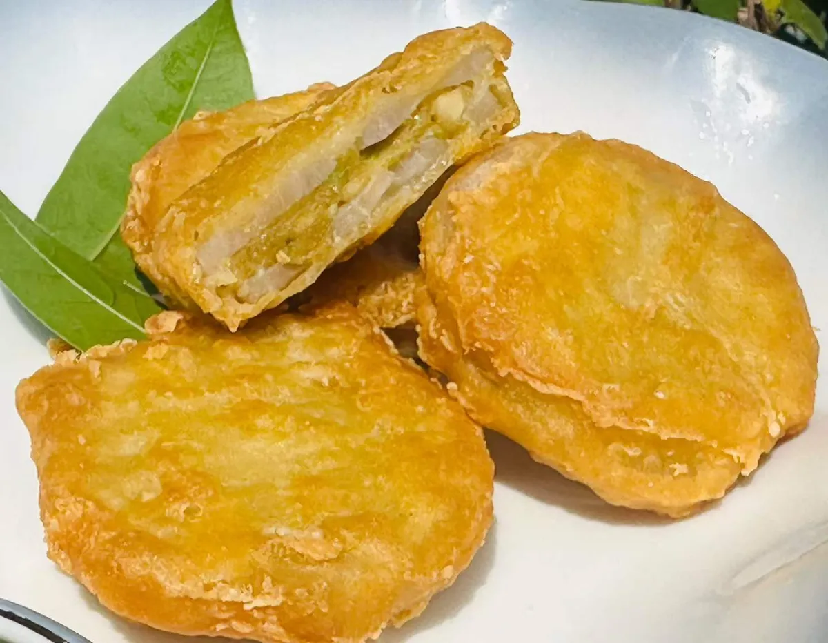 Жареные лотосовые корешки с начинкой — невероятно вкусно!